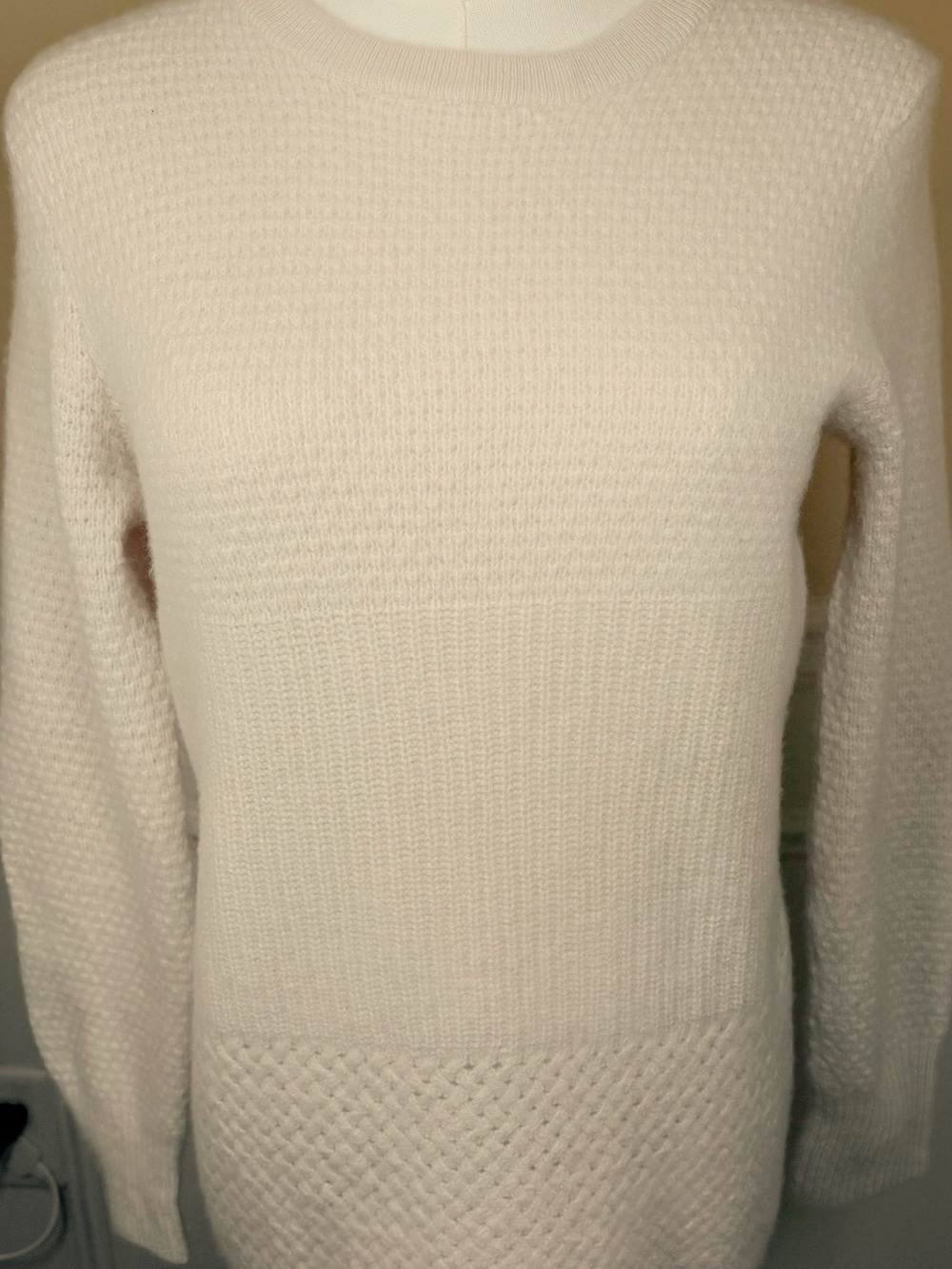 🤍 Equipment Femme Cream Wool Cashmere Textured Sweater Size S